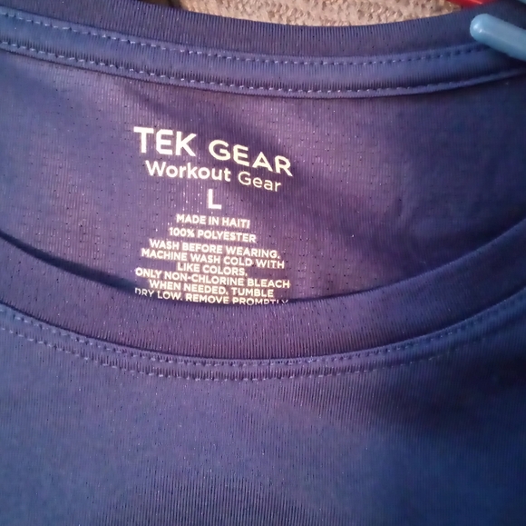 2 size Large Tek Gear tops - Picture 2 of 5